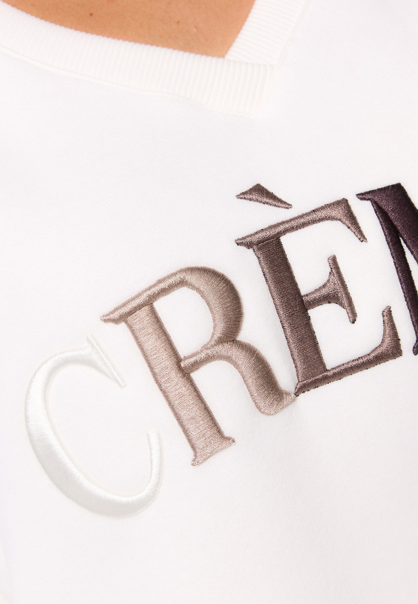 Andragora Sweatshirt mit V-Ausschnitt – Creme Schrift