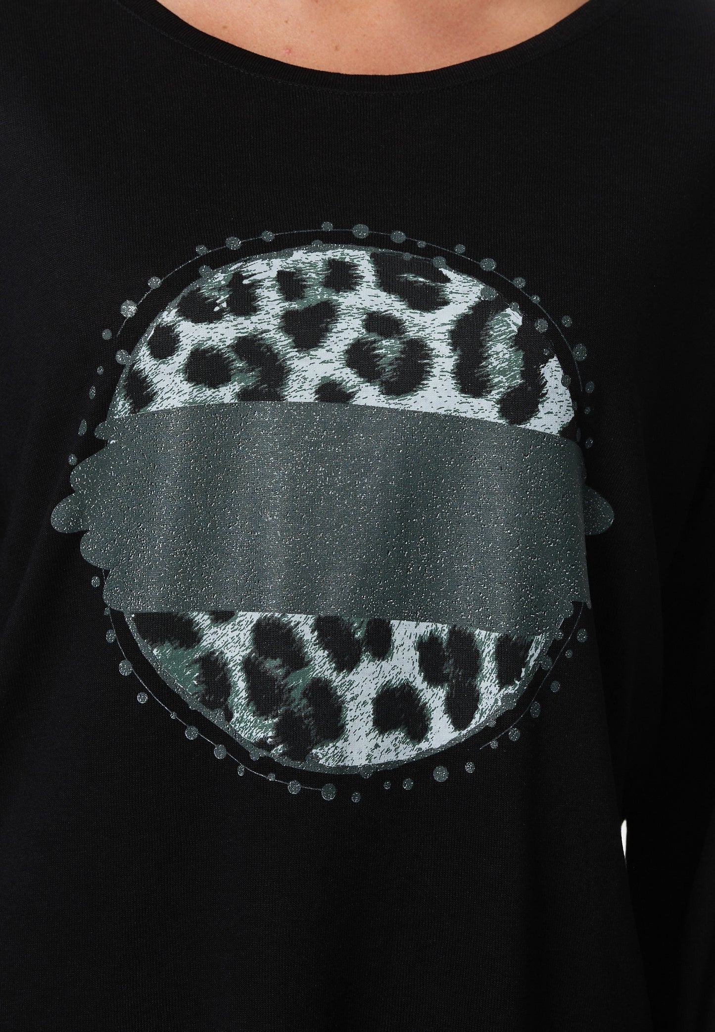 Decay Longsleeve mit Leo-Schonen-Muster im Kreis