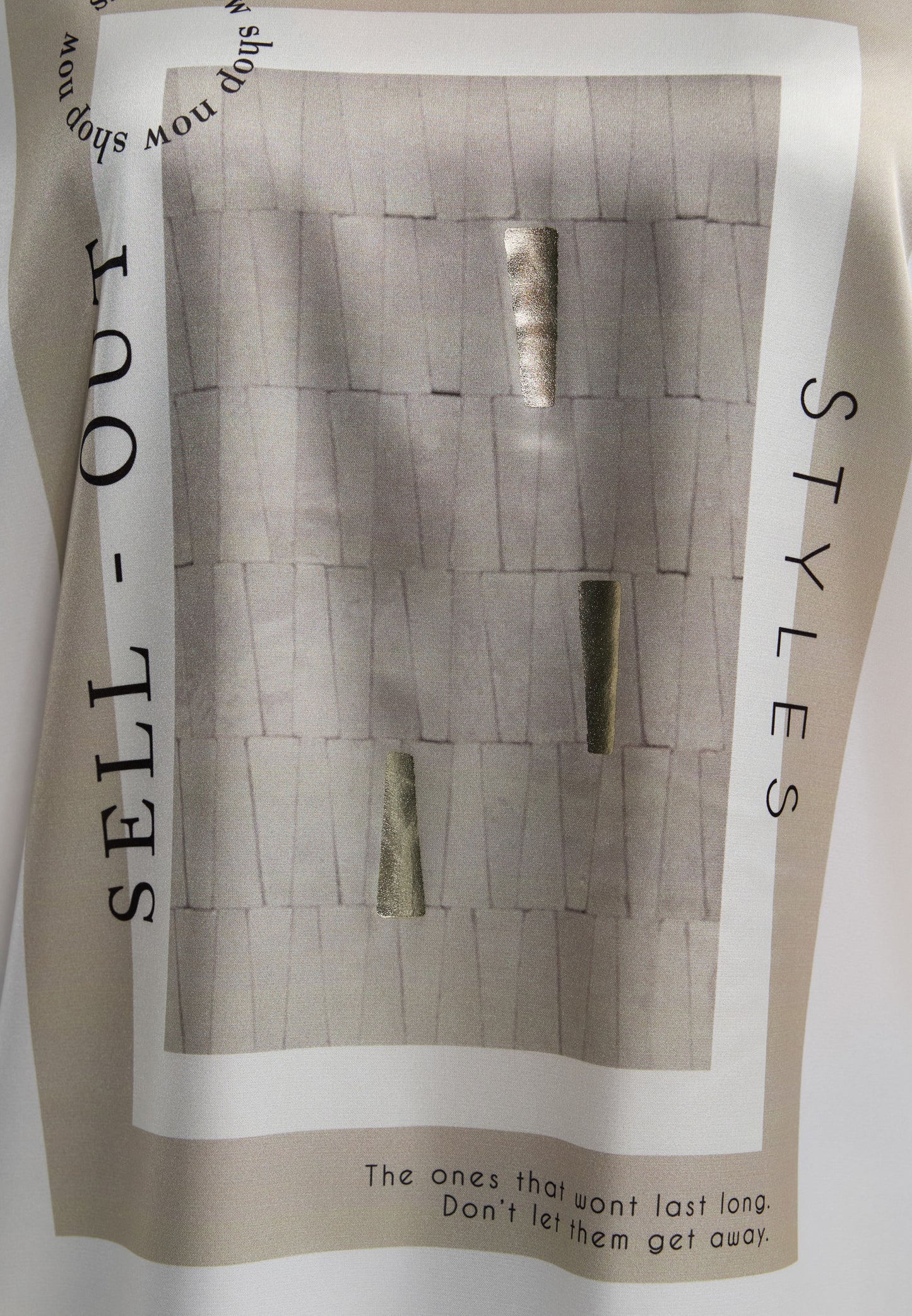 Decay T-Shirt mit stylischem Frontmuster