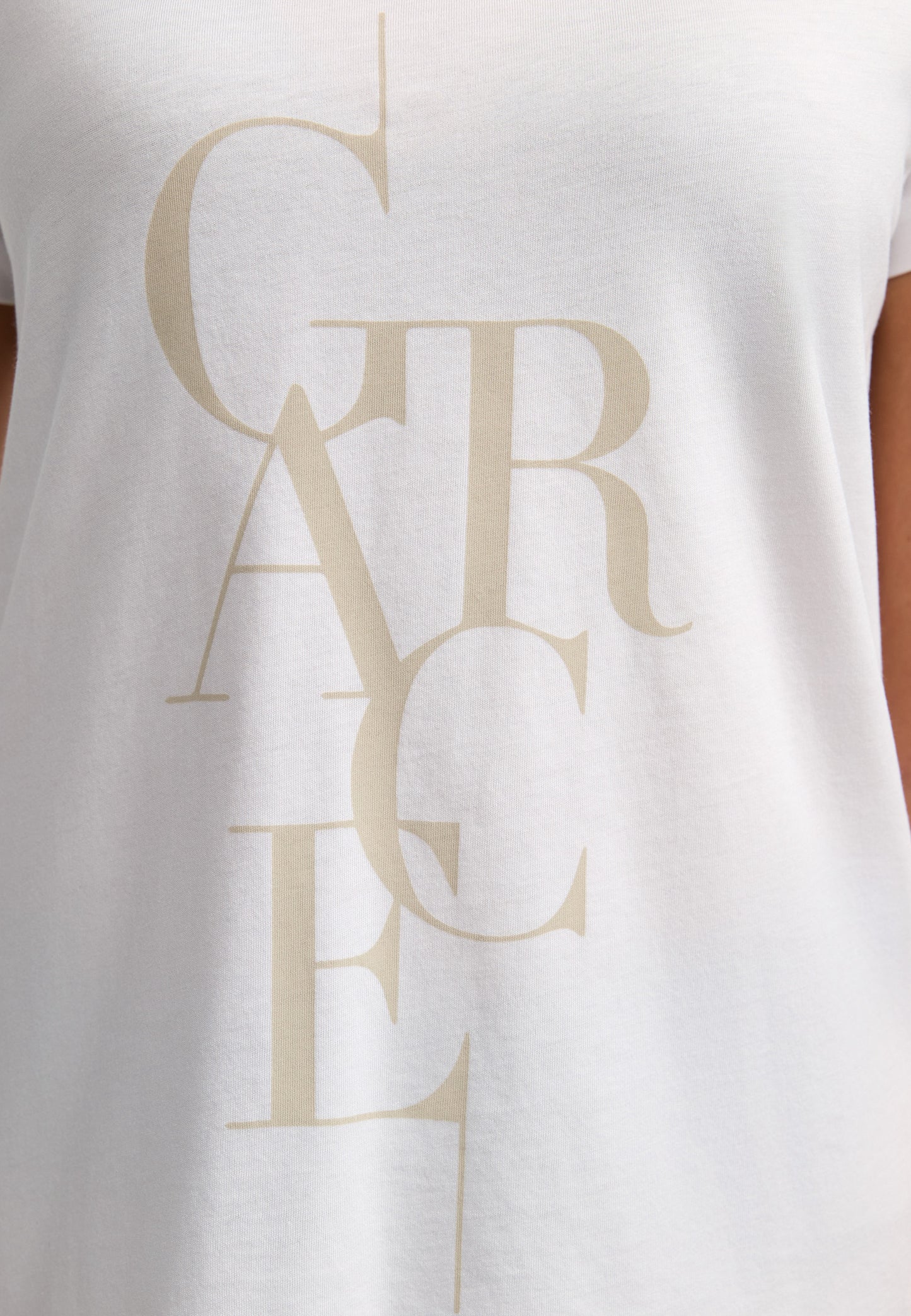 Decay T-Shirt – GRACE Schriftzug im Minimalistischen Design