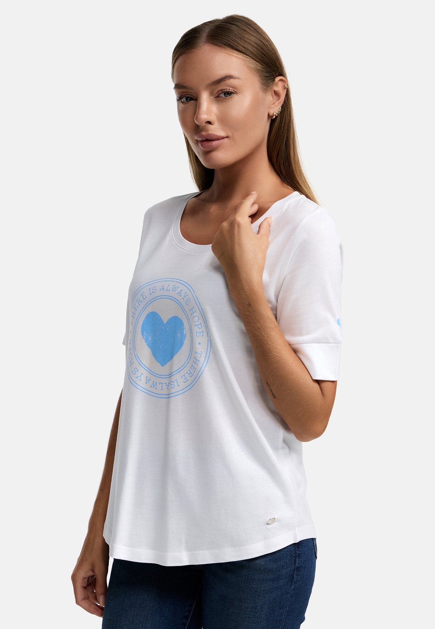 Decay T-Shirt – "There is Always Hope" Design mit Herzmotiv