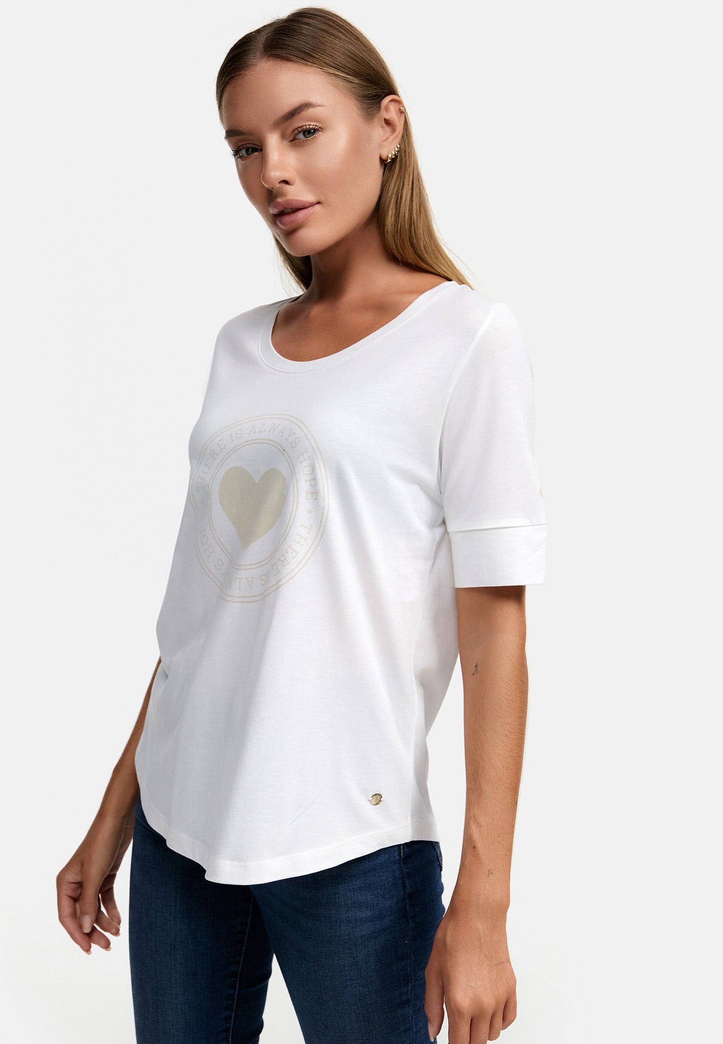 Decay T-Shirt – "There is Always Hope" Design mit Herzmotiv